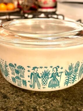 Vintage Pyrex Milk Glass/Turquoise Amish Butterprint Bake Dish 472 & 470-C Lid